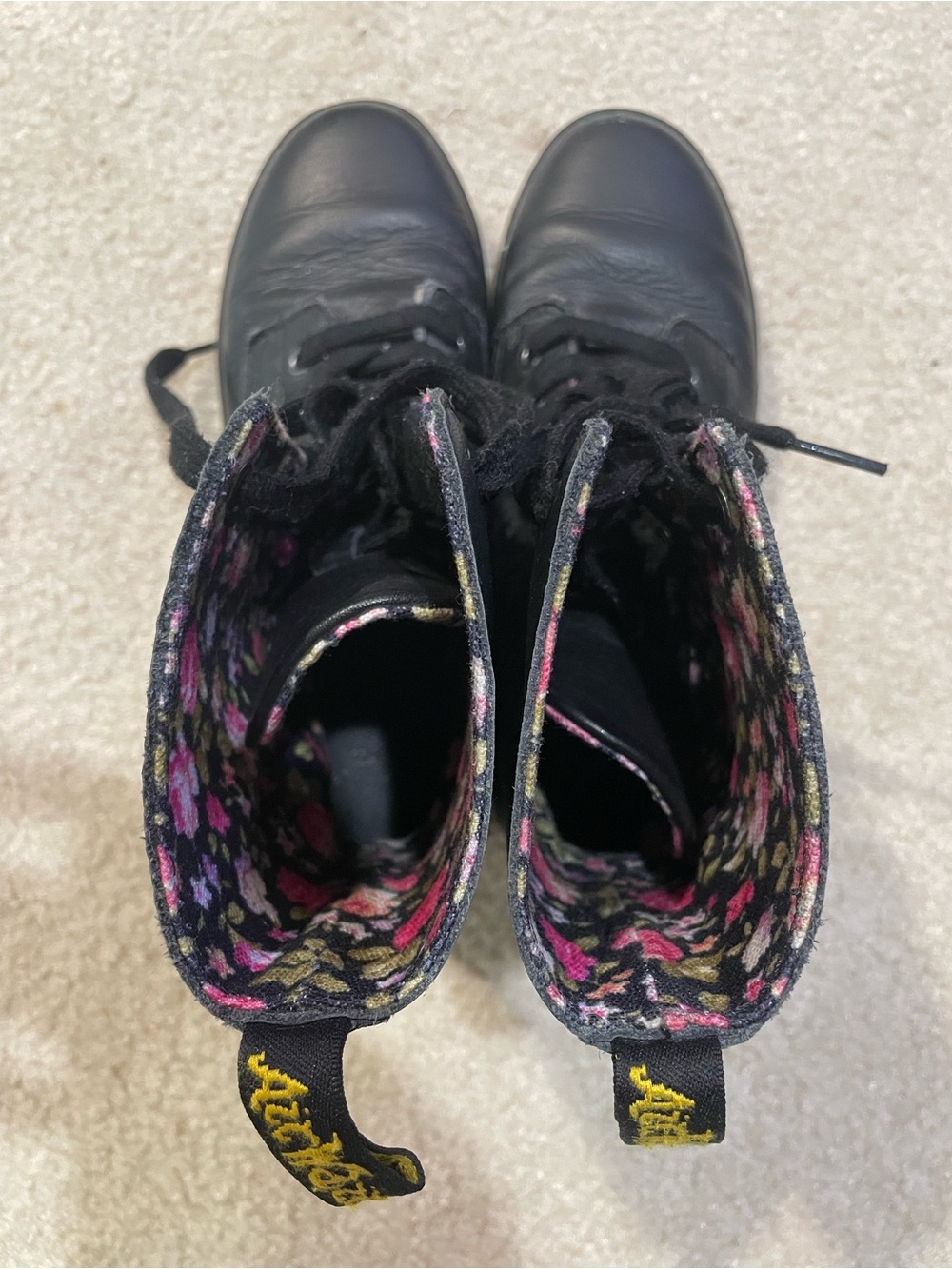 Dr. Martens Black Leather Combat Boots with AirWair Sole Women’s Size 6 - Picture 2 of 7